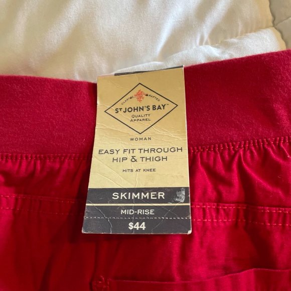 💙 NWT St. John’s Bay Skimmer Capris Red Size 24w - Picture 6 of 8